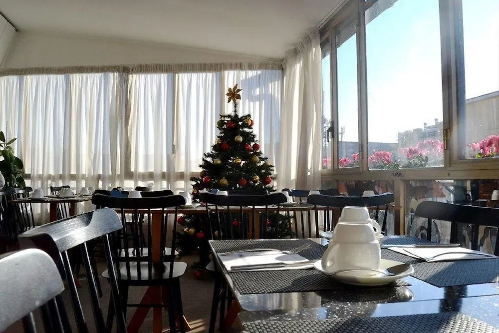 Hotel Tritone Rome