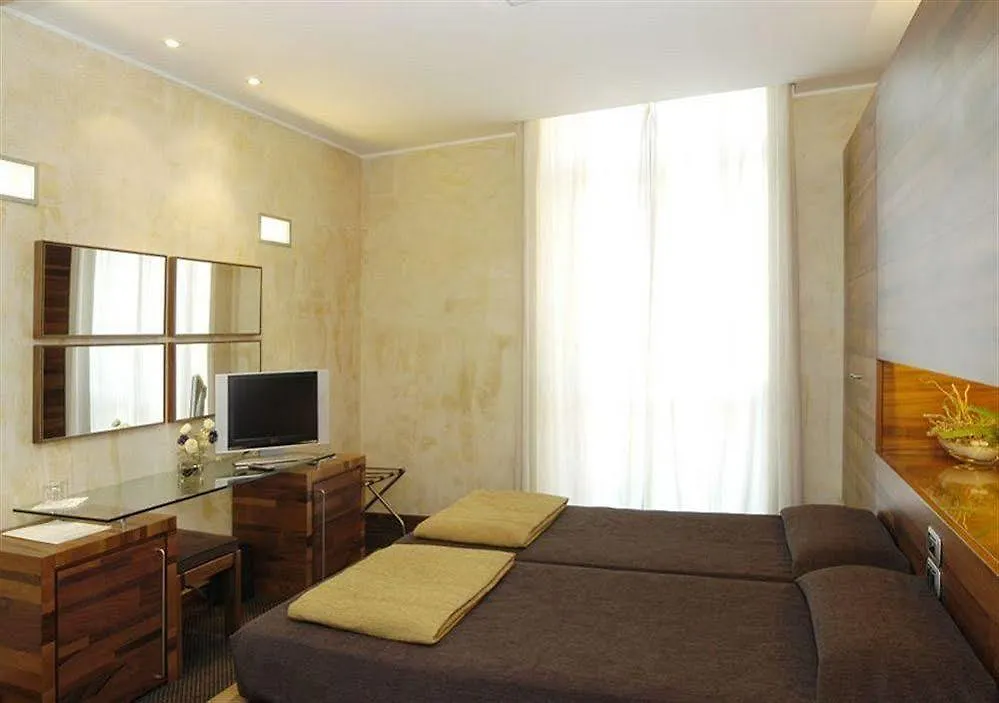 Hotel Tritone Rome